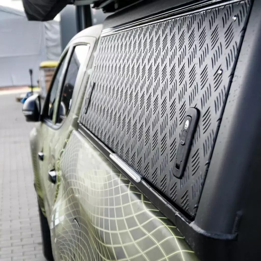 Купити Кунг Alu-Cab для Mitsubishi L200 Fiat Fullback від 2016 чорний