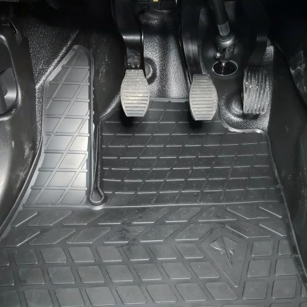 Купити Автоковрики Stingray Opel Opel Combo D 2 шт Чорние (1006152)