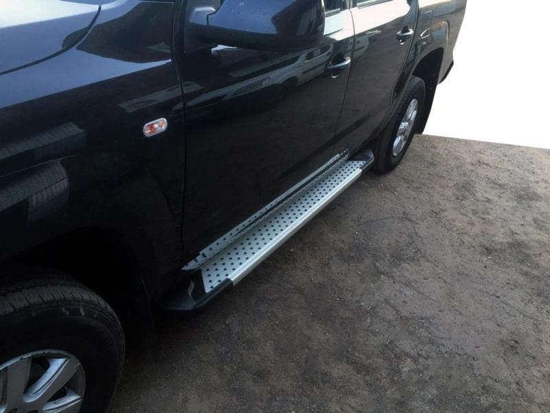 Купити Бокові пороги Allmond Grey (2 шт., алюм) для Volkswagen Amarok 2010-2022 рр