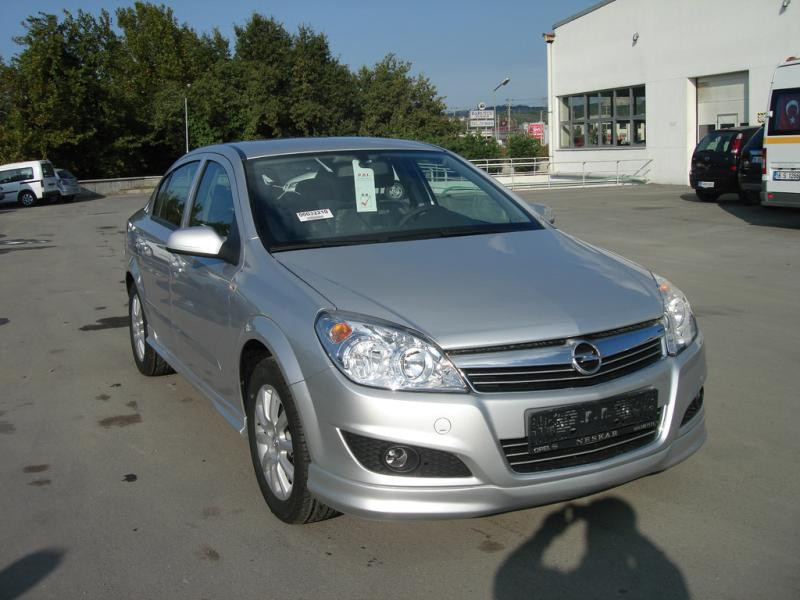 Купить Передняя нижняя юбка Sedan (под покраску) для Opel Astra H 2004-2013 гг