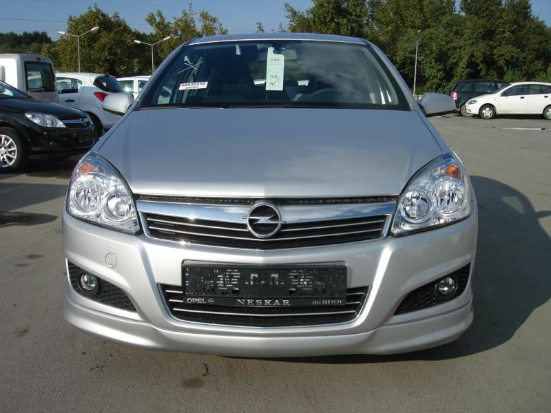 Купить Передняя нижняя юбка Sedan (под покраску) для Opel Astra H 2004-2013 гг