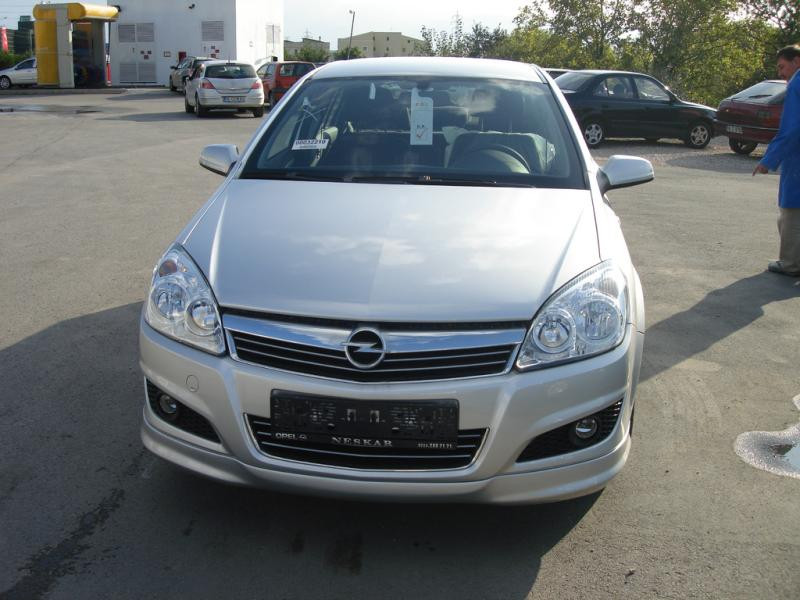Купить Передняя нижняя юбка Sedan (под покраску) для Opel Astra H 2004-2013 гг