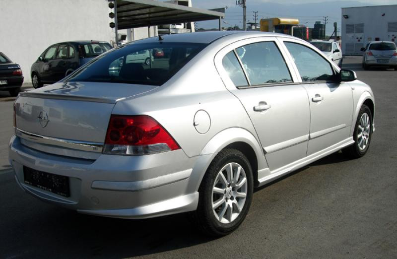 Купить Задняя нижняя накладка Sedan (под покраску) для Opel Astra H 2004-2013 гг