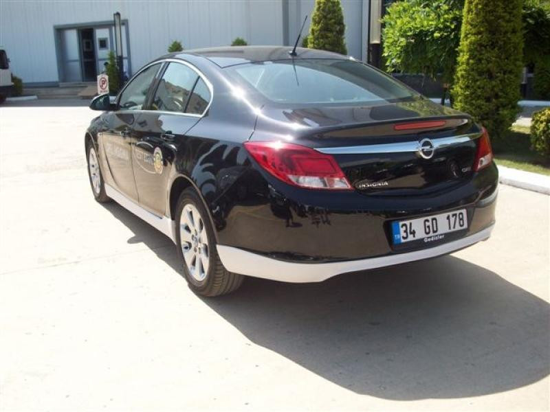 Купить Задняя нижняя накладка (под покраску) для Opel Insignia 2008-2017 гг