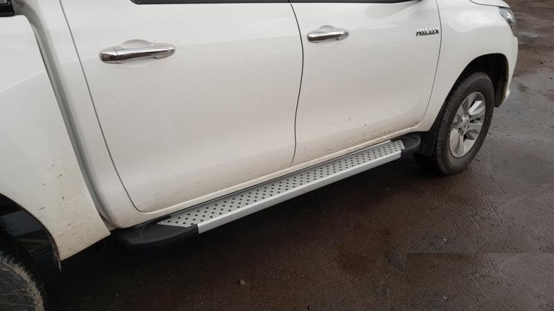 Купити Бокові пороги Allmond Grey (2 шт., алюміній) для Toyota Hilux 2015- рр