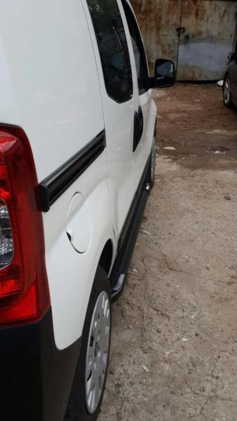 Купити Бокові пороги Мосту Блек (2 шт, алюмін. профілю.) для Peugeot Bipper