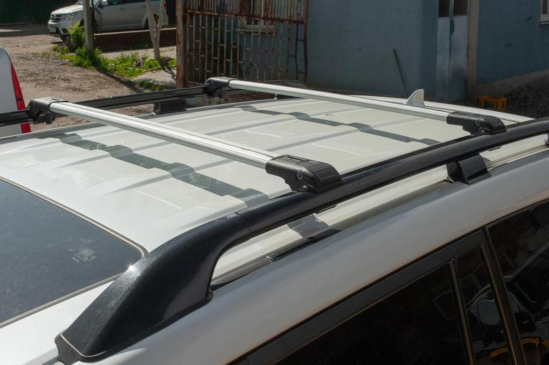 Купити Багажник (поперечини) на звичайні рейлінги під ключ WingBar V1 (2 шт) до 110 см, Чорний для Ford Kuga 2008-2013 рр