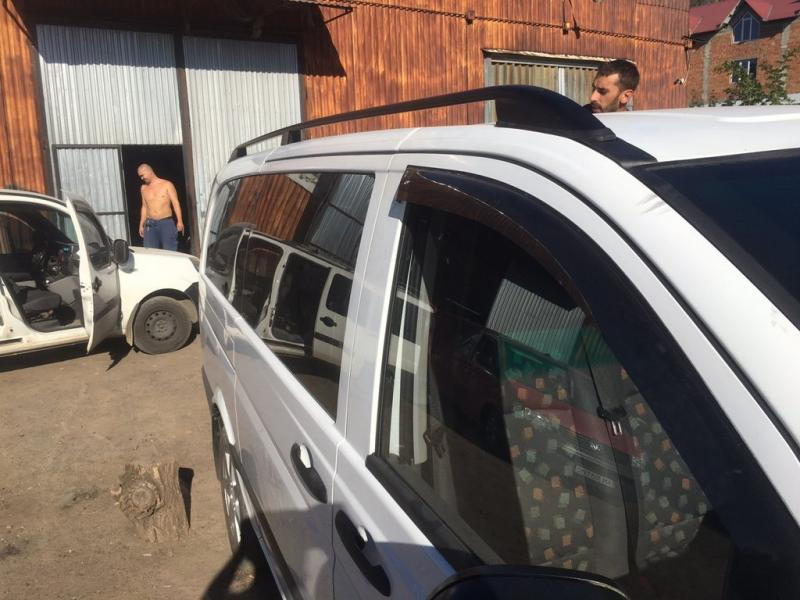 Купить Рейлинги черные Skyport (сплошной метал) Средняя база (LONG) для Mercedes Viano 2004-2014 гг