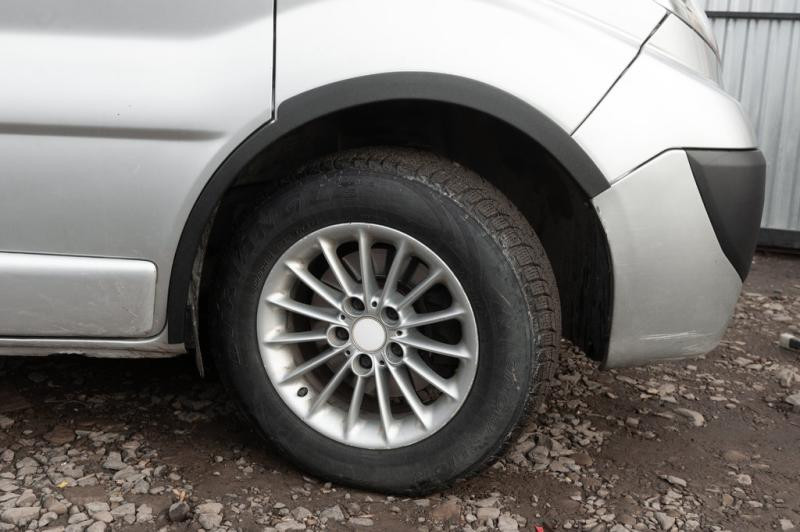 Купити Накладки на колісні арки (4 шт, чорні) 2001-2007, чорний метал для Nissan Primastar рр