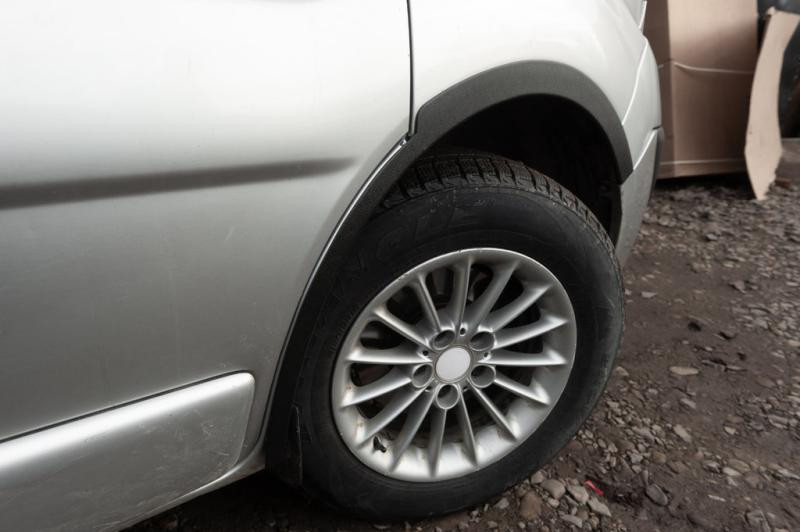 Купити Накладки на колісні арки (4 шт, чорні) 2001-2007, чорний пластик для Opel Vivaro рр