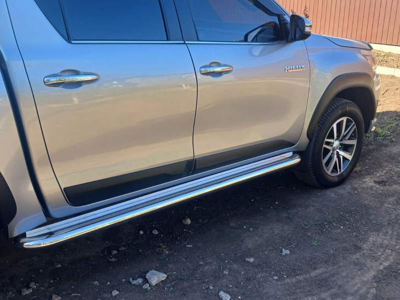 Купити Бокові пороги KB001 (нерж) 60 мм для Toyota Hilux 2015- рр