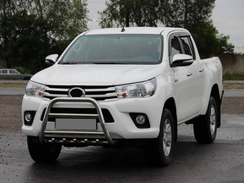 Купити Передній захист QT008 (нерж) для Toyota Hilux 2015- рр