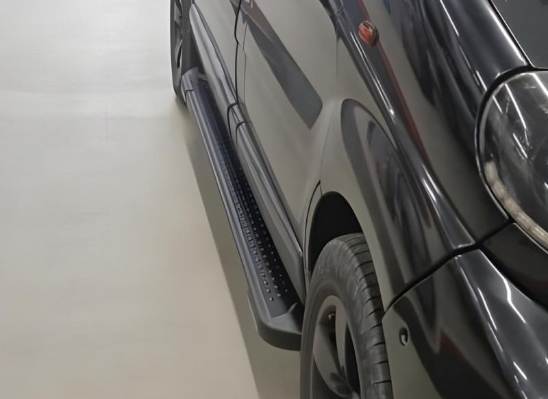 Купить Боковые пороги Allmond Black (2 шт., алюминий) Короткая база для Nissan NV300/Primastar 2016-гг