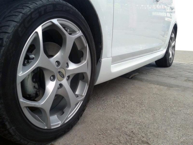 Купити Бокові пороги HB (під фарбування) для Ford Focus II 2005-2008 рр