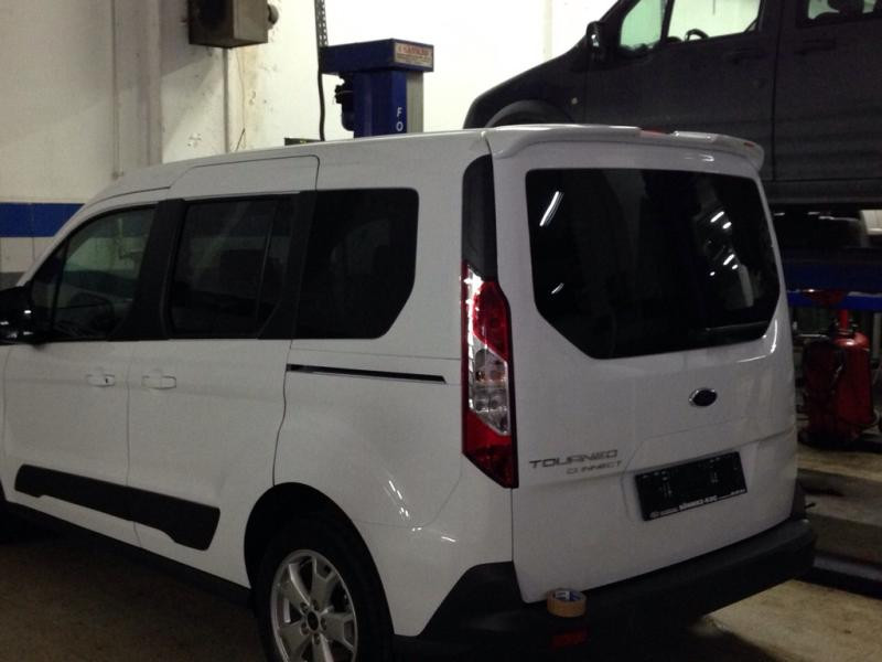 Купити Спойлер (під фарбування) для Ford Connect 2014-2021 рр