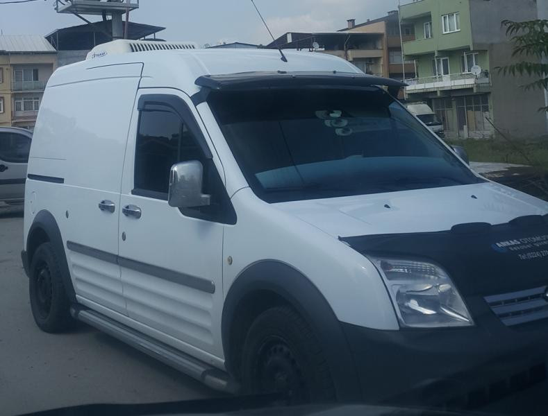 Купить Козырек на лобовое стекло (черный глянец, 5мм) для Ford Connect 2010-2013 гг