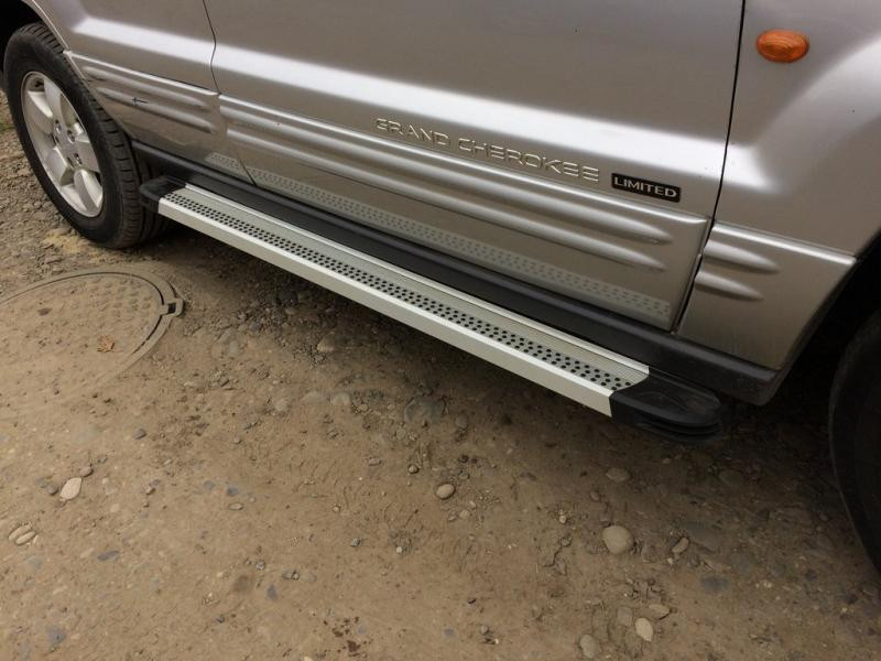 Купити Бокові пороги Maya V2 (2 шт., алюміній) для Jeep Grand Cherokee WK 2004-2010рр