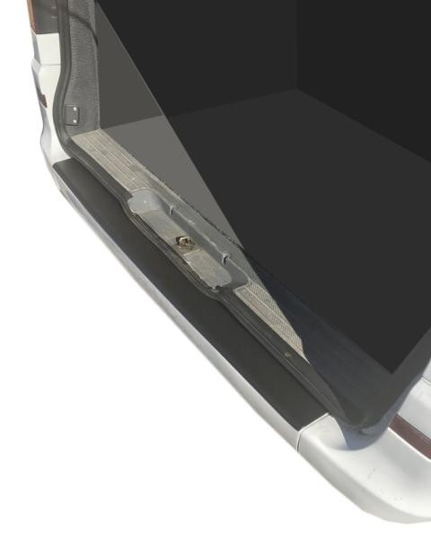 Купити Накладка на задній бампер з загином DDU (пластик) Матова для Mercedes Viano 2004-2014 рр