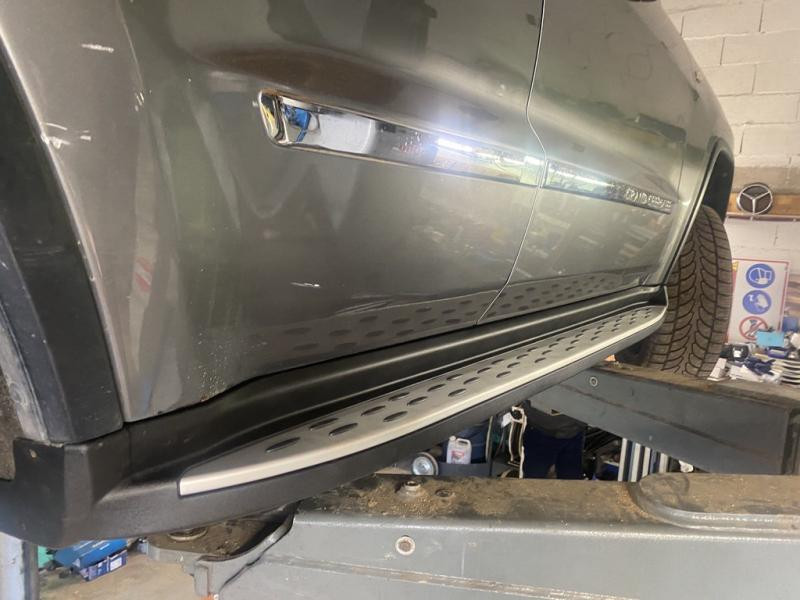 Купить Боковые пороги Оригинал (2 шт) для Jeep Grand Cherokee WK2 2010-2021 гг