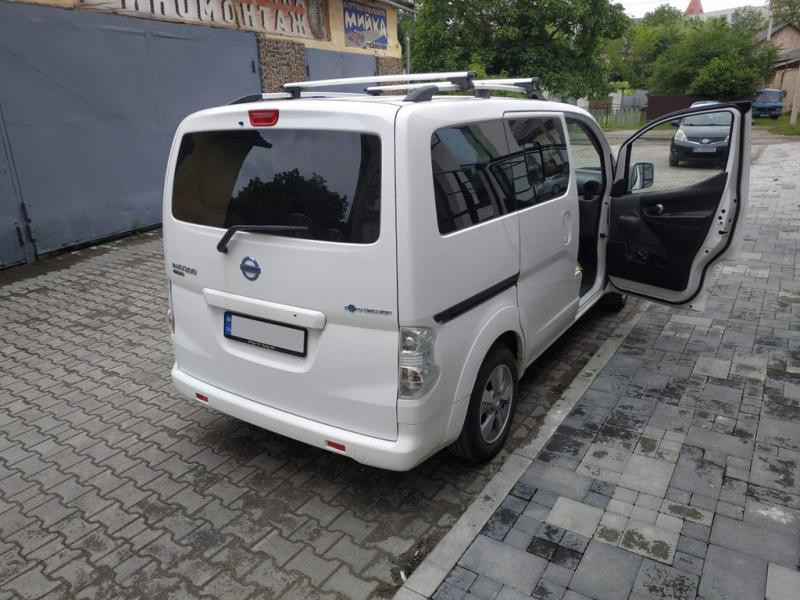 Купити Рейлінги ХРОМ 143 см, Пластикові ніжки для Nissan NV200 2009- рр
