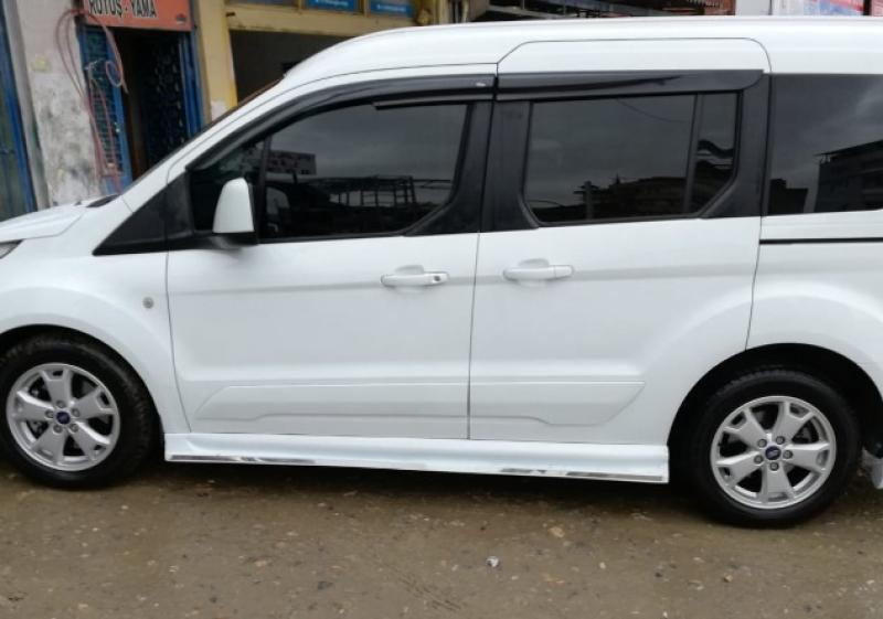 Купить Боковые пороги (под покраску) для Ford Connect 2014-2021 гг