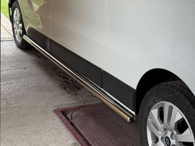 Купить Боковые трубы BB002 (2 шт, нерж.) 70мм, Длинная база для Nissan Primastar 2002-2014 гг