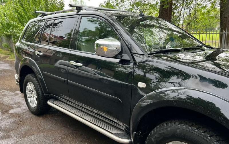 Купити Бокові пороги Maydos V2 (2 шт., алюміній -2025 нерж) для Mitsubishi Pajero Sport 2008-2015 рр