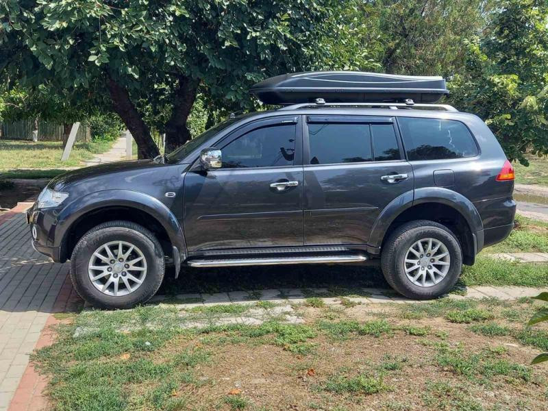 Купити Бокові пороги Maydos V2 (2 шт., алюміній -2025 нерж) для Mitsubishi Pajero Sport 2008-2015 рр