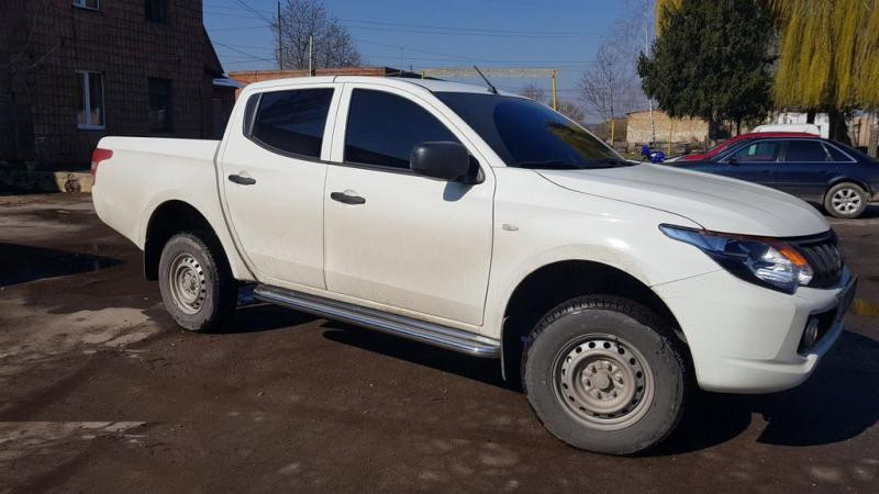 Купить Боковые пороги Premium (2 шт., нерж.) Ø60 для Mitsubishi L200 2015-2024 гг