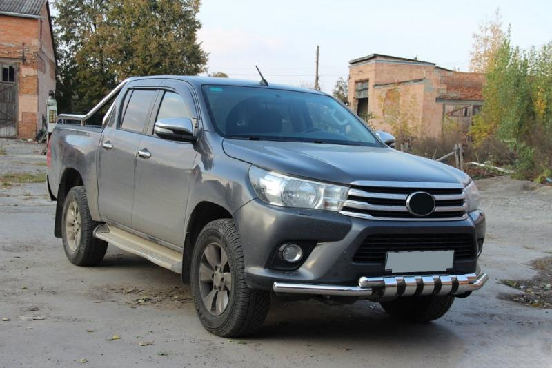 Купити Передній захист F3-34 (нерж.) для Toyota Hilux 2015- рр