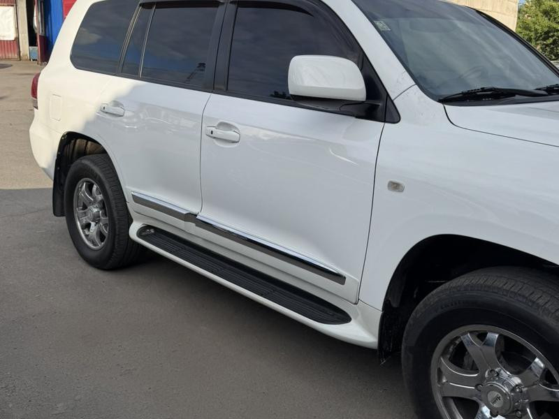 Купити Бокові пороги (2015-2021) Білий колір для Toyota Land Cruiser 200