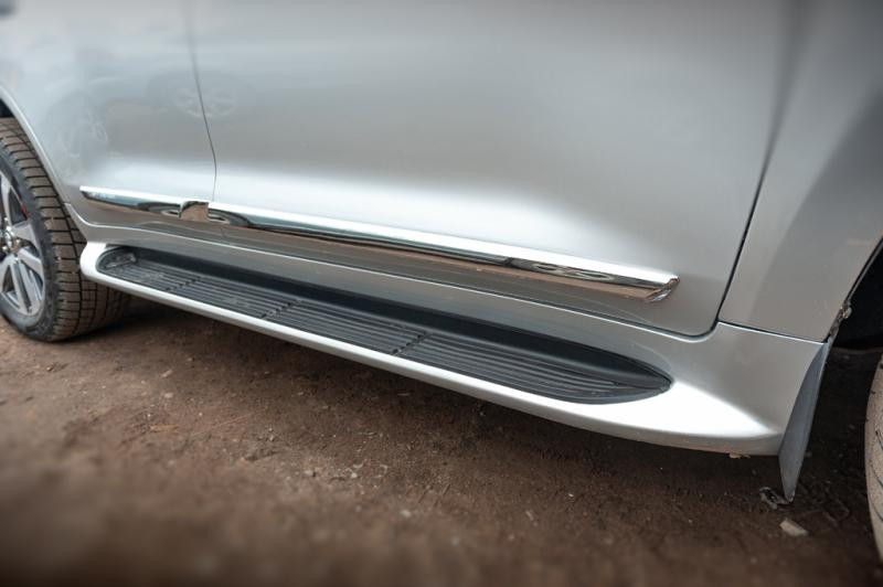 Купити Бокові пороги з LED (дизайн 2015-2020) Білий колір для Toyota Land Cruiser 200