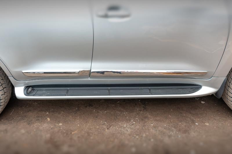 Купити Бокові пороги з LED (дизайн 2015-2020) Чорний колір для Toyota Land Cruiser 200