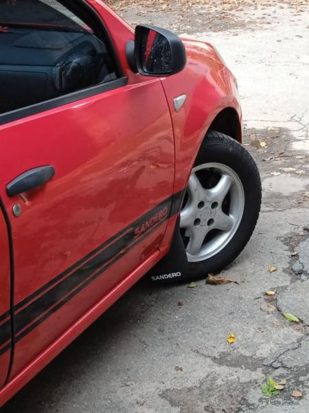 Купить Передние брызговики (2 шт.) для Renault Sandero 2007-2013 гг