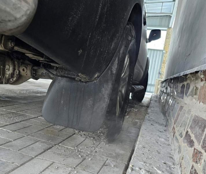 Купить Задние брызговики (2 шт.) для Nissan Navara 2006-2015 гг