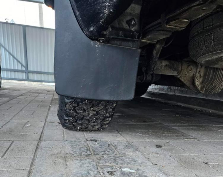 Купить Задние брызговики (2 шт.) для Nissan Navara 2006-2015 гг