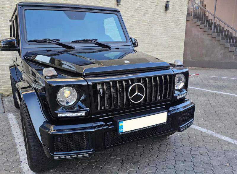 Купити Передня решітка (GT, з хром смужками) Біла з хром смужками для Mercedes G сlass W463 1990-2018рр