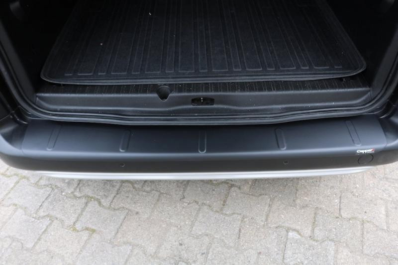 Купити Накладка на задній бампер (ABS) для Peugeot Partner/Rifter 2019- рр