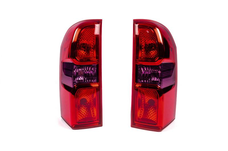 Купити Задні ліхтарі RED (2004-2008, 2 шт) для Nissan Patrol Y61 рр