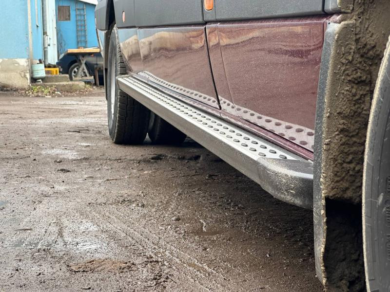 Купити Бокові пороги DOT-Line (2 шт., Алюм.) довга база для Volkswagen Crafter 2006-2016 рр