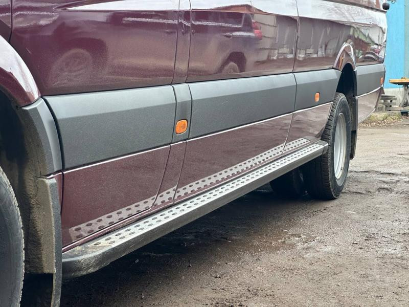 Купити Бокові пороги DOT-Line (2 шт., Алюм.) довга база для Volkswagen Crafter 2006-2016 рр