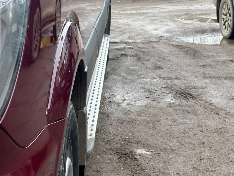 Купити Бокові пороги DOT-Line (2 шт., Алюм.) довга база для Volkswagen Crafter 2006-2016 рр