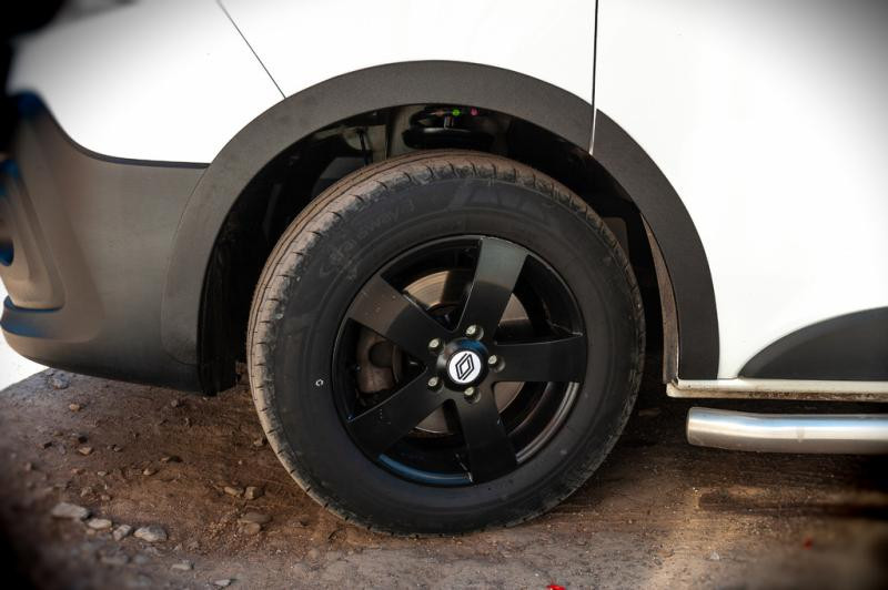 Купити Накладки на арки (6 шт, чорні, ABS) для Nissan NV300/Primastar 2016-рр