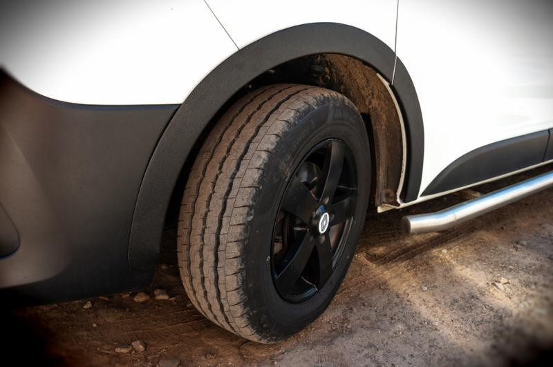 Купити Накладки на арки (6 шт, чорні, ABS) для Nissan NV300/Primastar 2016-рр