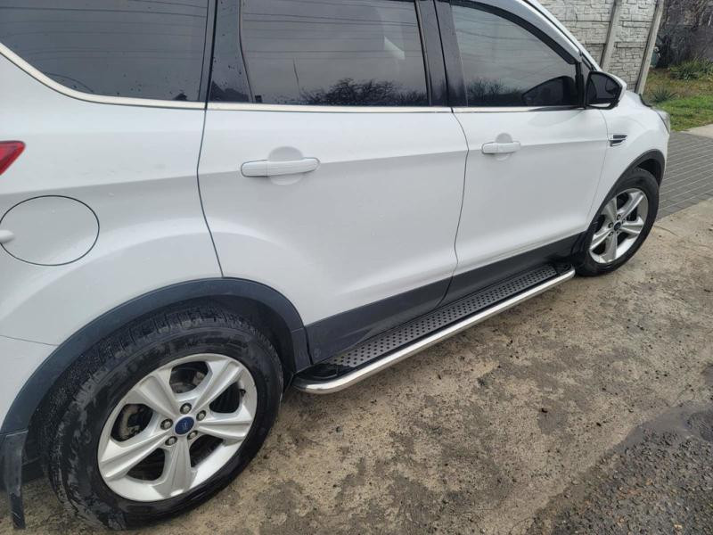 Купить Боковые пороги Maydos V2 (2 шт., алюминий -2025 нерж) С окрашенной листвой на дверях для Ford Kuga/Escape 2013-2019 гг