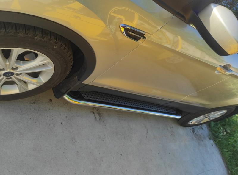 Купить Боковые пороги Maydos V2 (2 шт., алюминий -2025 нерж) С окрашенной листвой на дверях для Ford Kuga/Escape 2013-2019 гг