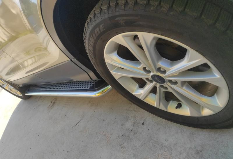 Купить Боковые пороги Maydos V2 (2 шт., алюминий -2025 нерж) С окрашенной листвой на дверях для Ford Kuga/Escape 2013-2019 гг