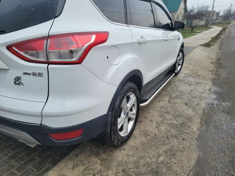 Купить Боковые пороги Maydos V2 (2 шт., алюминий -2025 нерж) С окрашенной листвой на дверях для Ford Kuga/Escape 2013-2019 гг