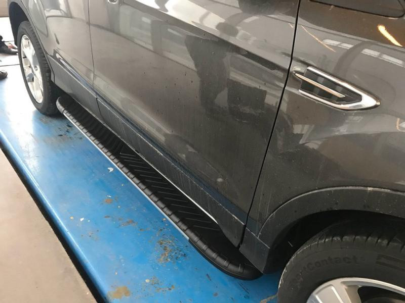 Купити Бокові пороги Bosphorus Grey (2 шт., Алюміній) З чорним листям на дверях для Ford Kuga/Escape 2013-2019 рр