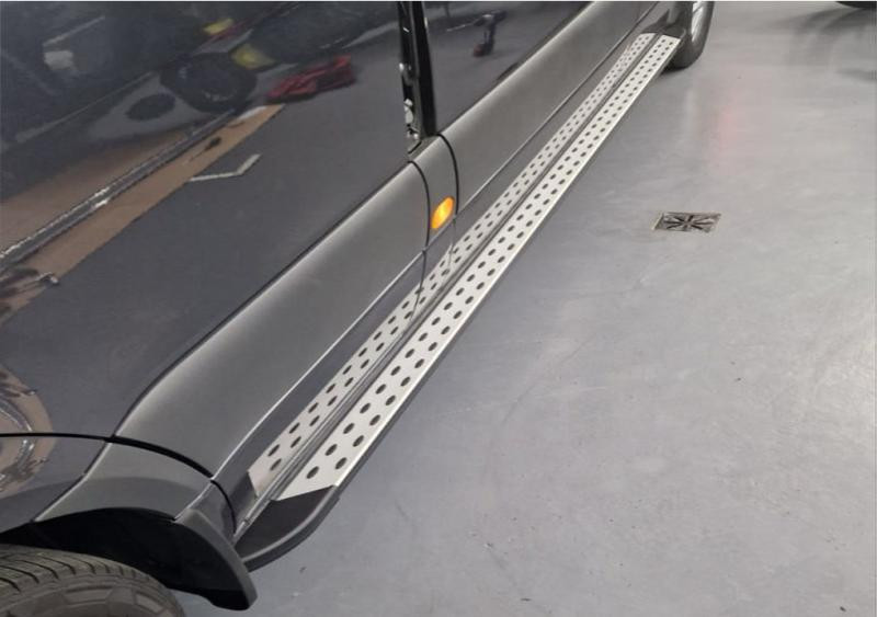 Купить Боковые пороги DOT-Line (2 шт., алюм.) Длинная база для Mercedes Sprinter W907/W910 2018- гг
